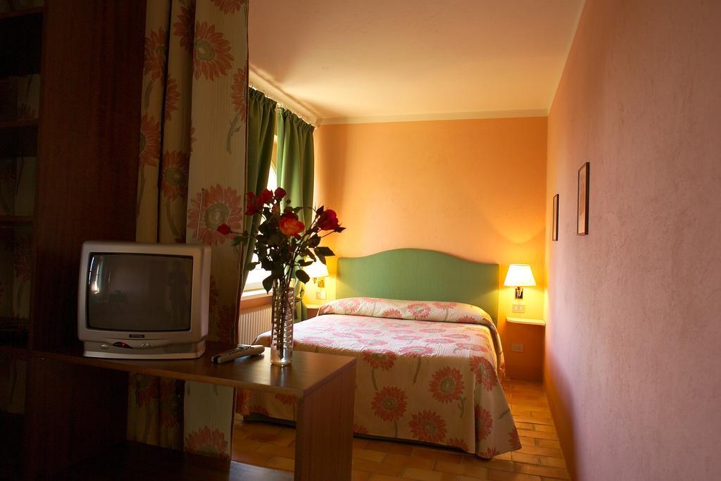 Agriturismo Il Torrione Hotel Pinerolo Kamer foto