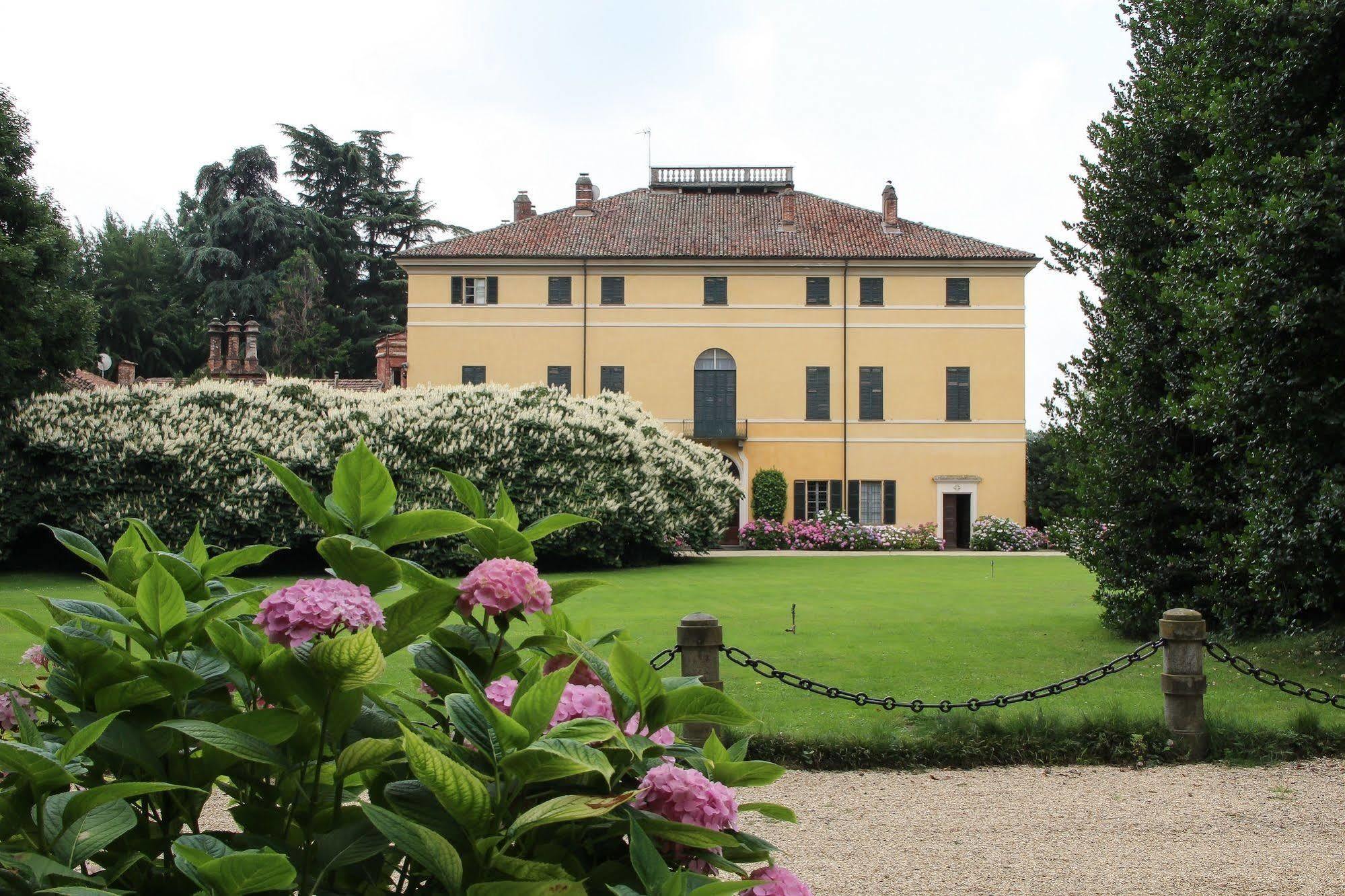 Agriturismo Il Torrione Pinerolo Buitenkant foto